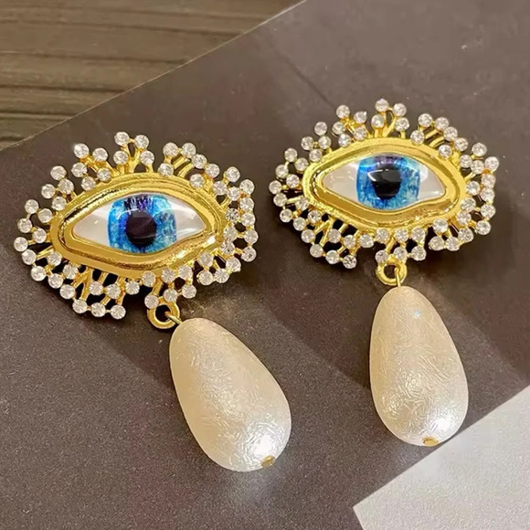 Baroque Guardian Tear Magic Eyes Crystal Pearl Earrings - Picture 5 of 6